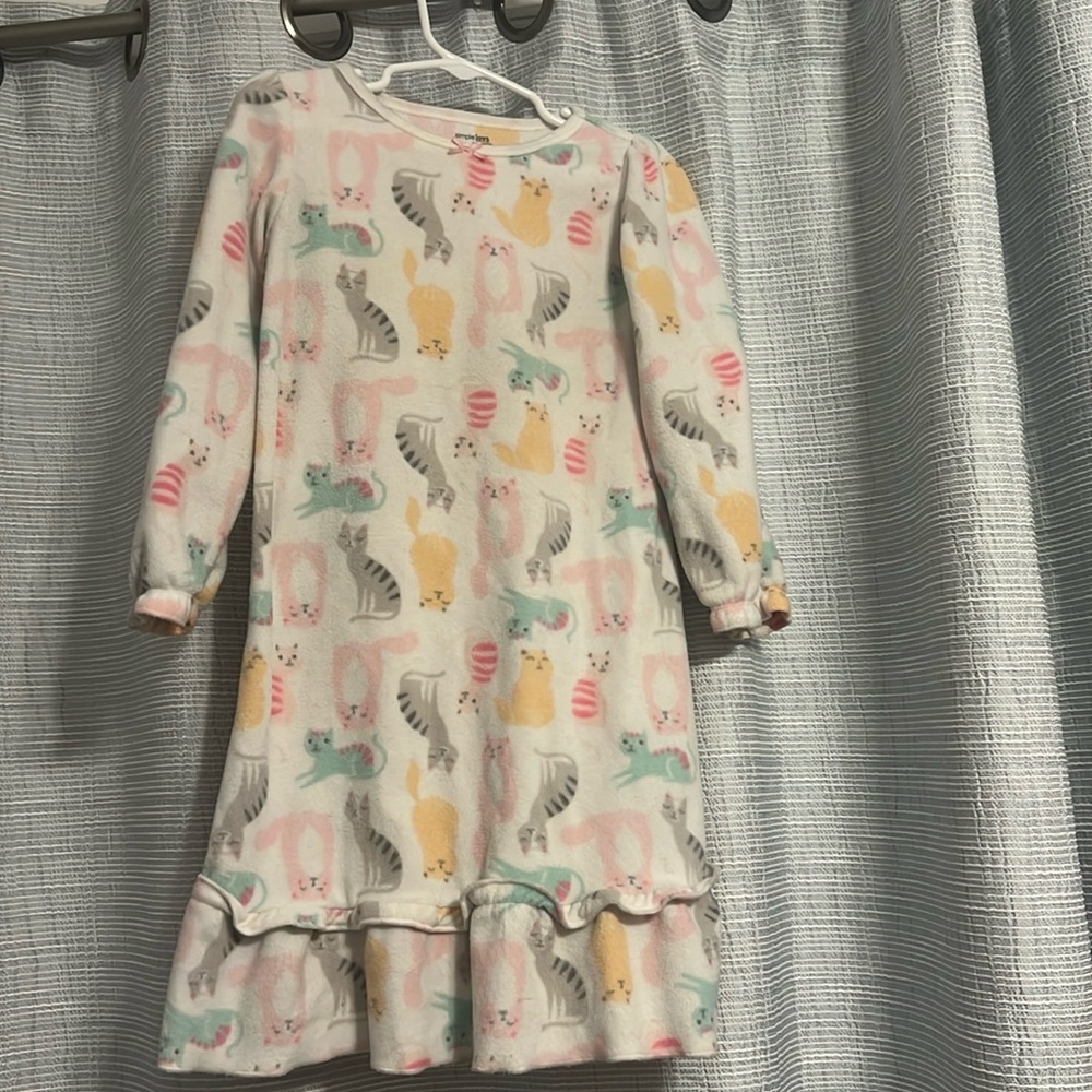 Simple Joys by Carters size 2-3 girls nightgown